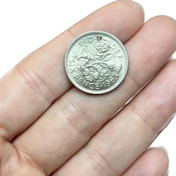 🎈$5 add on - 1963 SIX PENCE - Elizabeth II - Picture 1 of 6